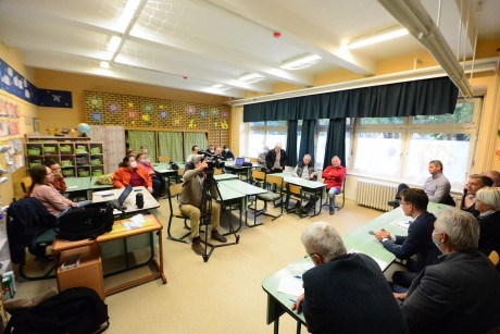 Kadocsa, társasházak a kertvárosban, közlekedés - lakossági fórum a 11-es körzetben